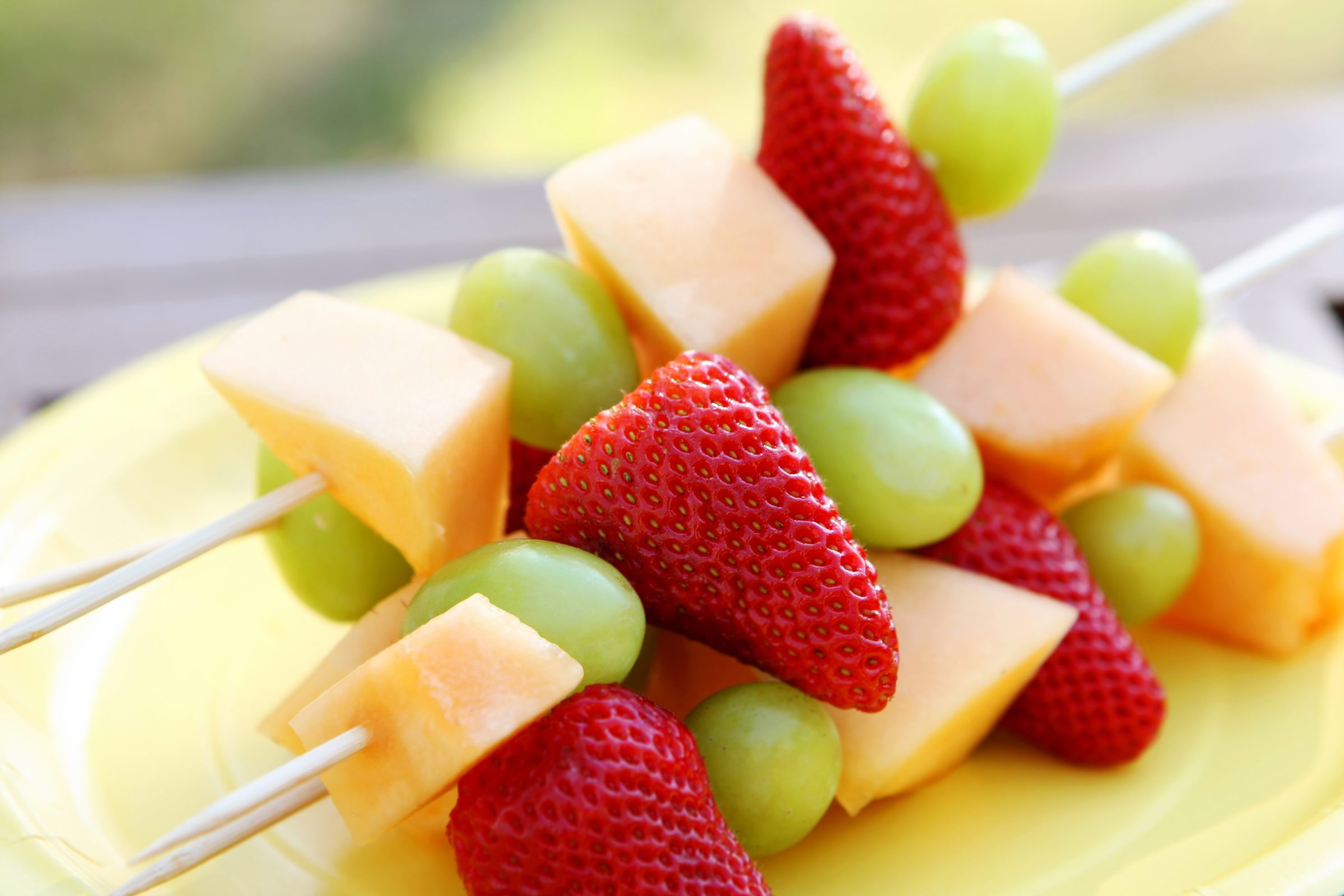 Choosing the Right Fruit Snack: What to Look for and What to Avoid