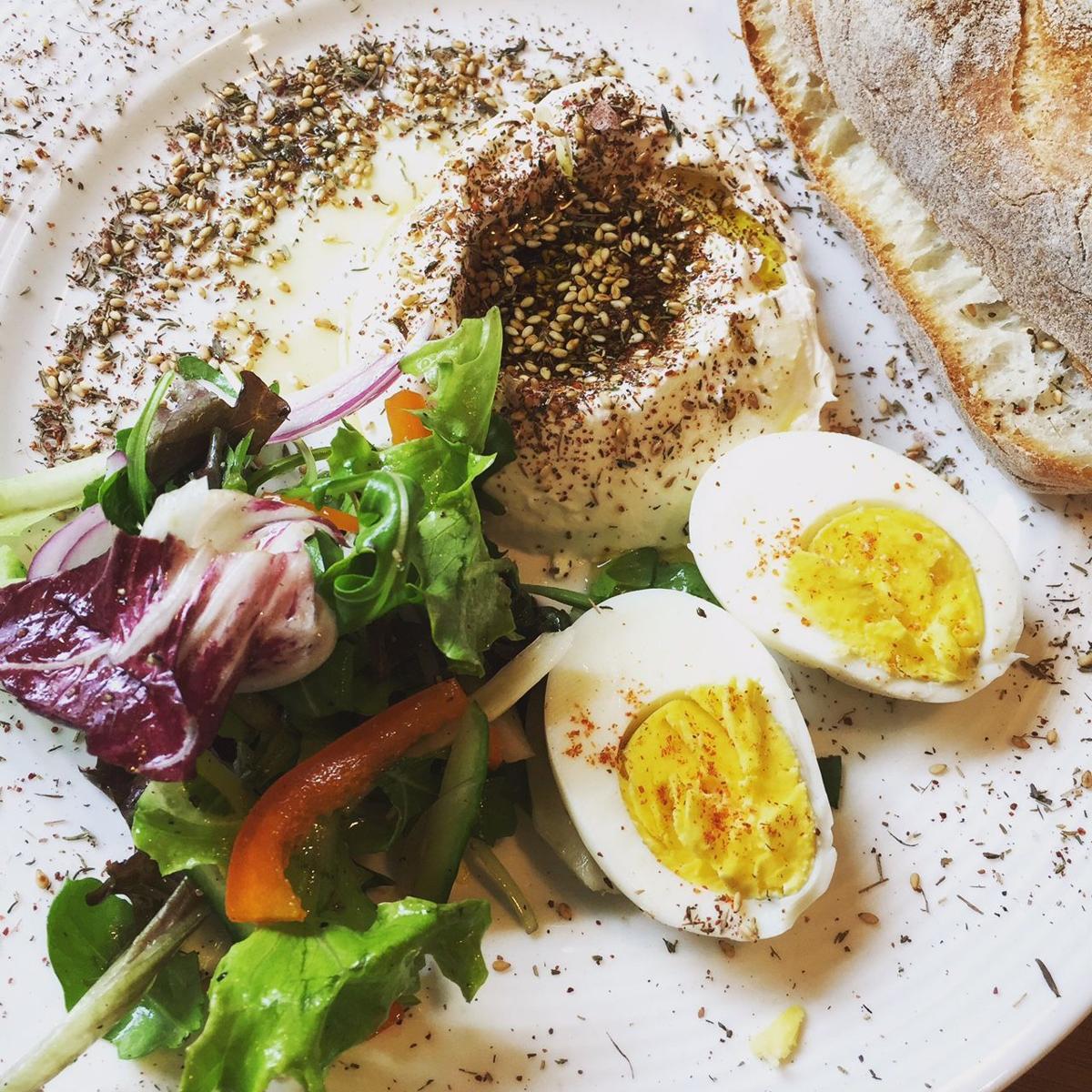 Mediterranean-style Breakfasts and Snacks: A Delicious and Nutritious Trend