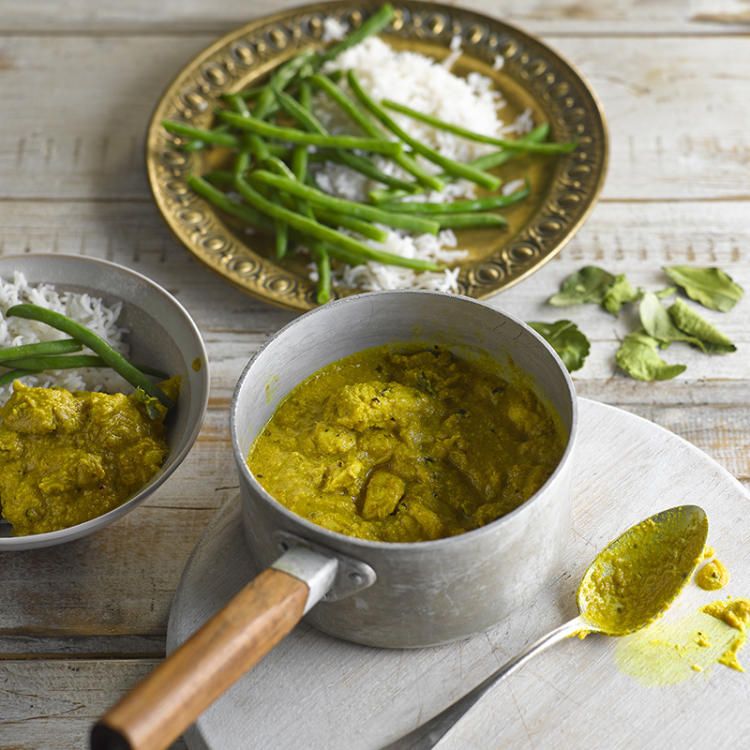 Try this Delicious and Healthy Turmeric Chicken Curry Recipe at Home!