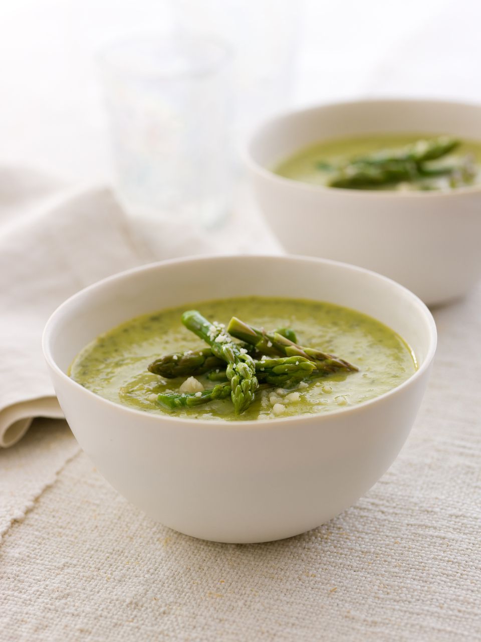 8 Delicious Asparagus Soup Recipes to Satisfy Your Taste Buds and Boost Your Health!