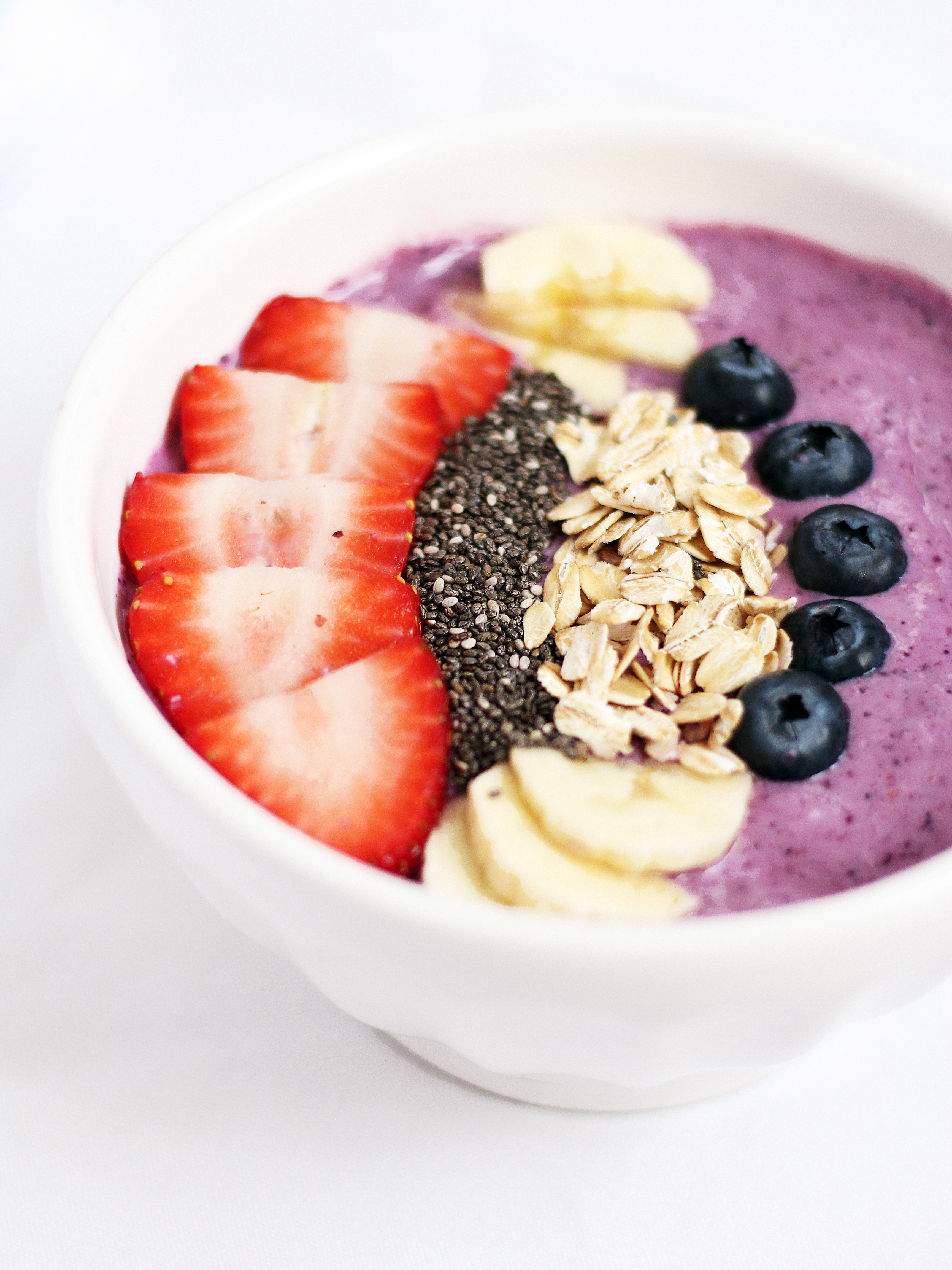 “Get Your Daily Dose of Nutrients with Delicious Smoothie Bowls and Parfaits!”