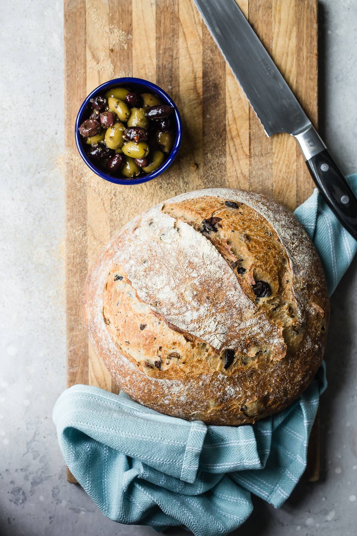 Discover the Delicious World of Mediterranean Breads and Pastries