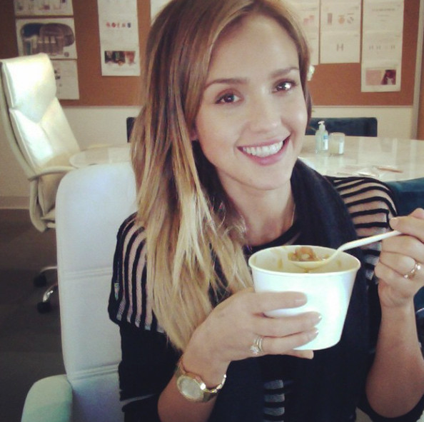 Jessica Alba’s Organizational Habits for Healthy Eating: Planning, Preparation, and Stress Management
