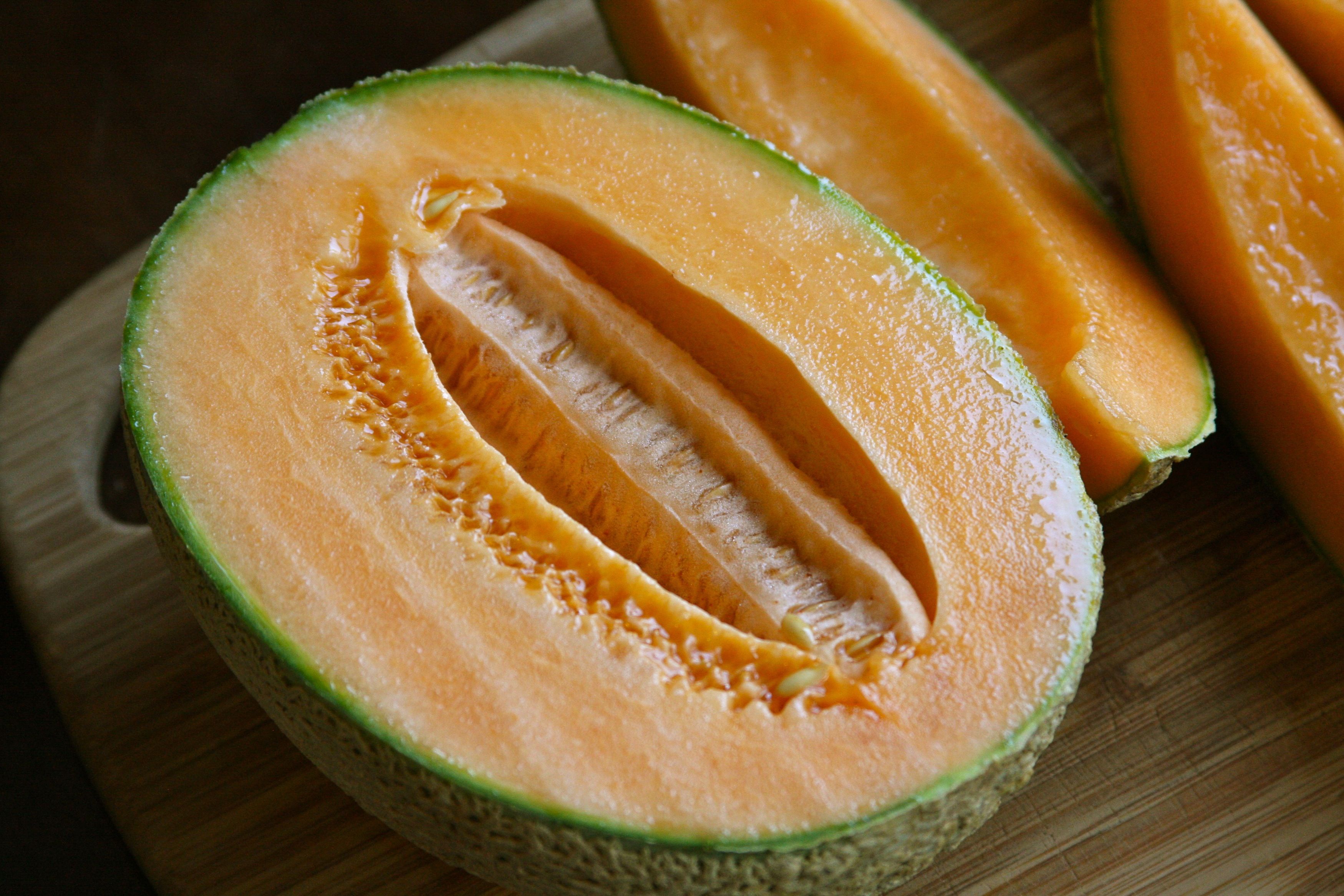"Master the Art of Choosing Ripe Cantaloupes with These 12 Tips!"
