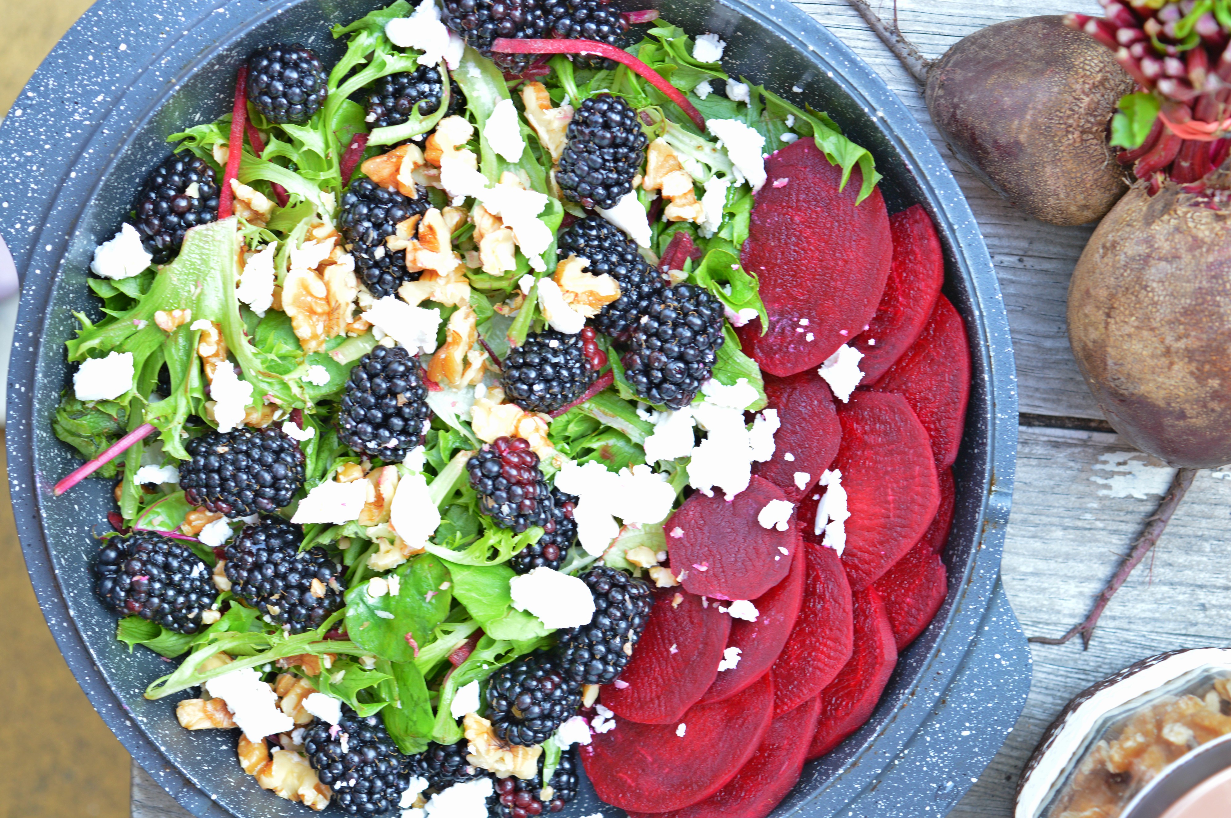 “Healthy and Delicious: Blackberry and Goat Cheese Salad Recipe”