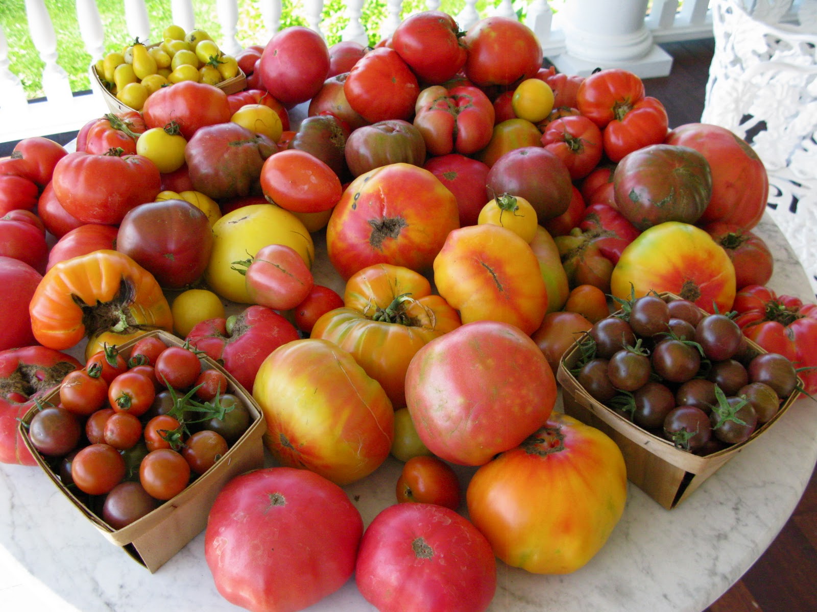 Heirloom Fruits and Vegetables: The Tasty Comeback in Healthy Eating