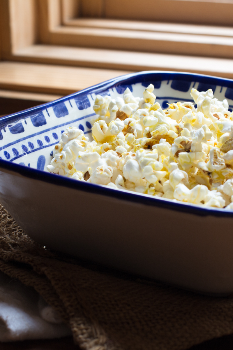 “Upgrade Your Snack Game with Nutritional Yeast Popcorn: Healthy, Tasty, and Easy to Make!”