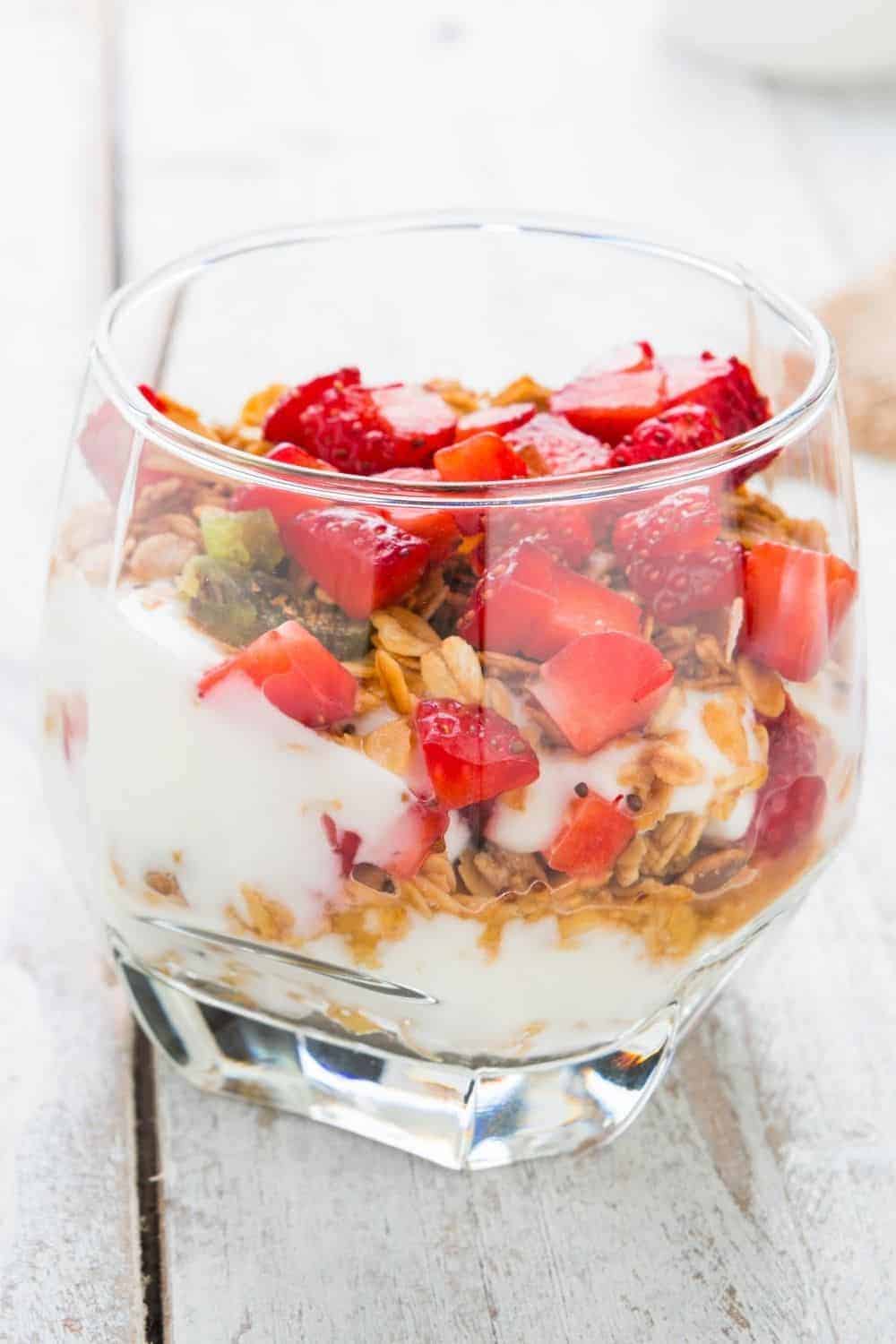 Start Your Day Right with this Delicious Strawberry Yogurt Parfait Recipe!