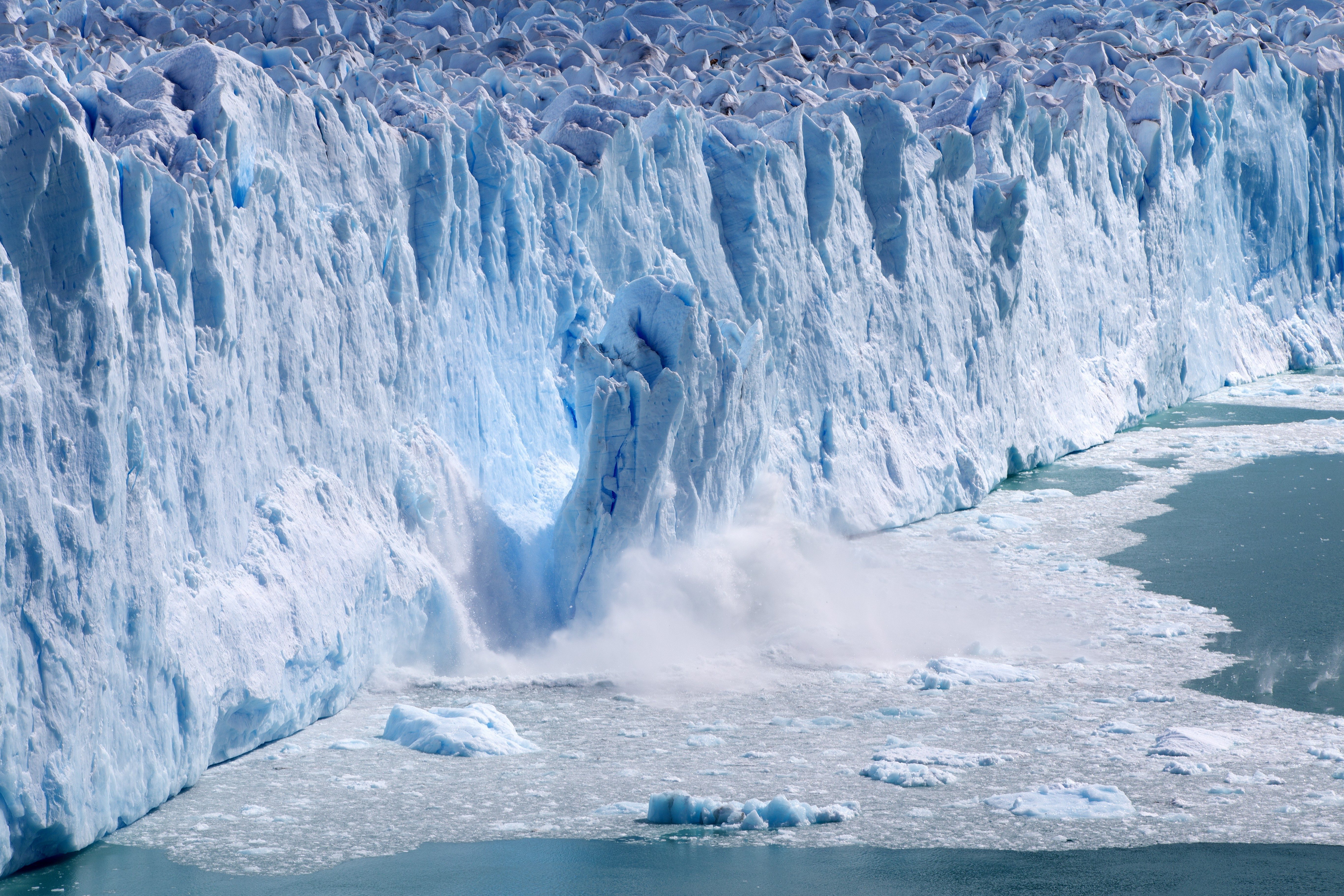 Frozen Majesty: Glaciers’ Vital Role in Our Ecosystem