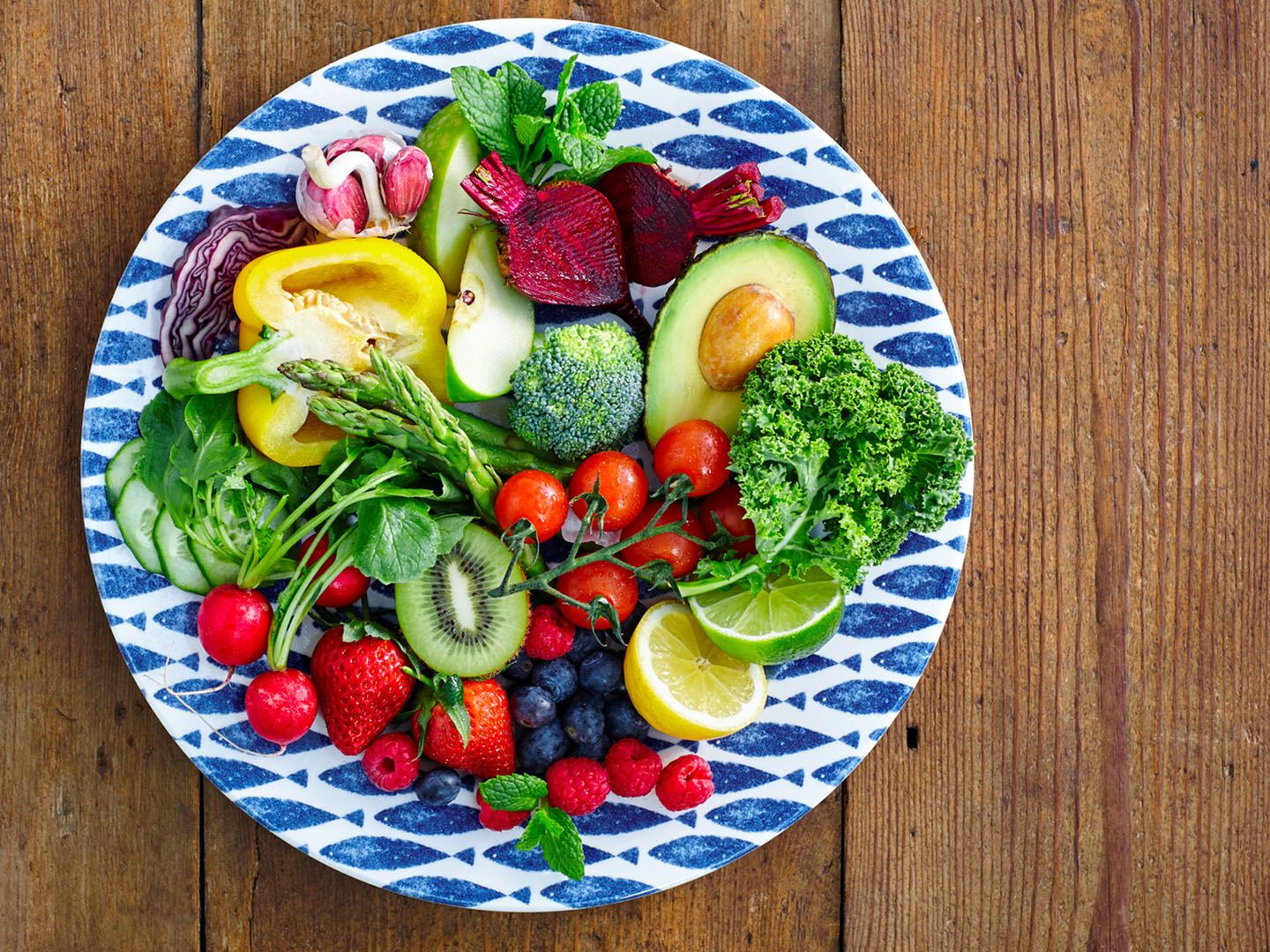 The Raw Food Diet for Vegetarians: Exploring the Pros and Cons