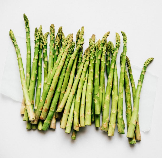 “Exploring the Delicious World of Asparagus: From Green to Jumbo, Discover Your Perfect Variety!”