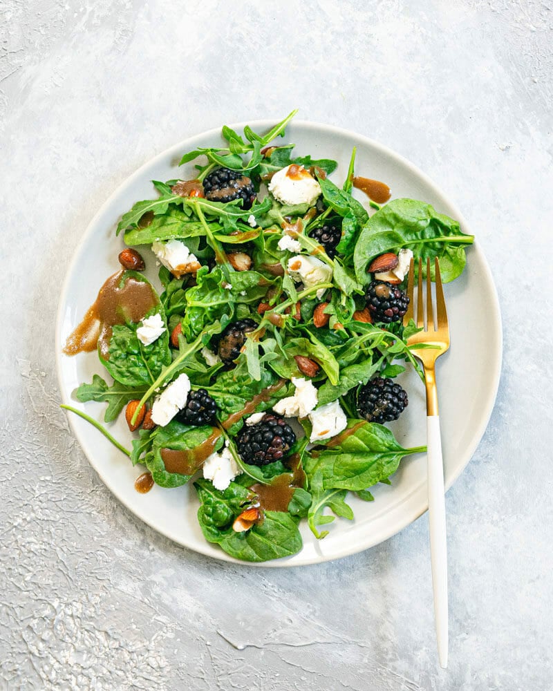 “Berrylicious and Nutritious: Elevate Your Salad Game with Blackberries!”