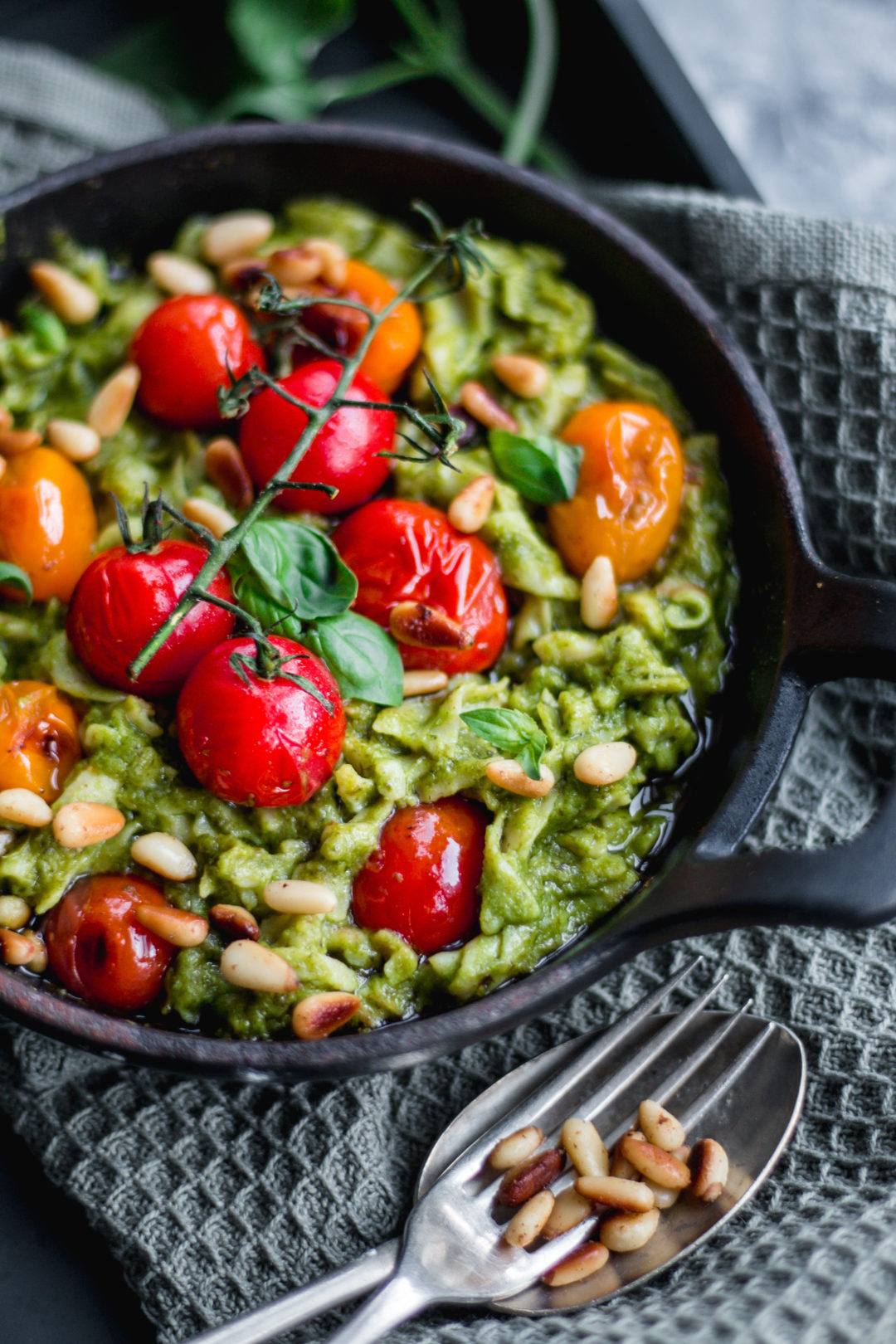 “Wholesome Green Delight: Spinach Pesto Pasta – A Nutritious and Delicious Meal”