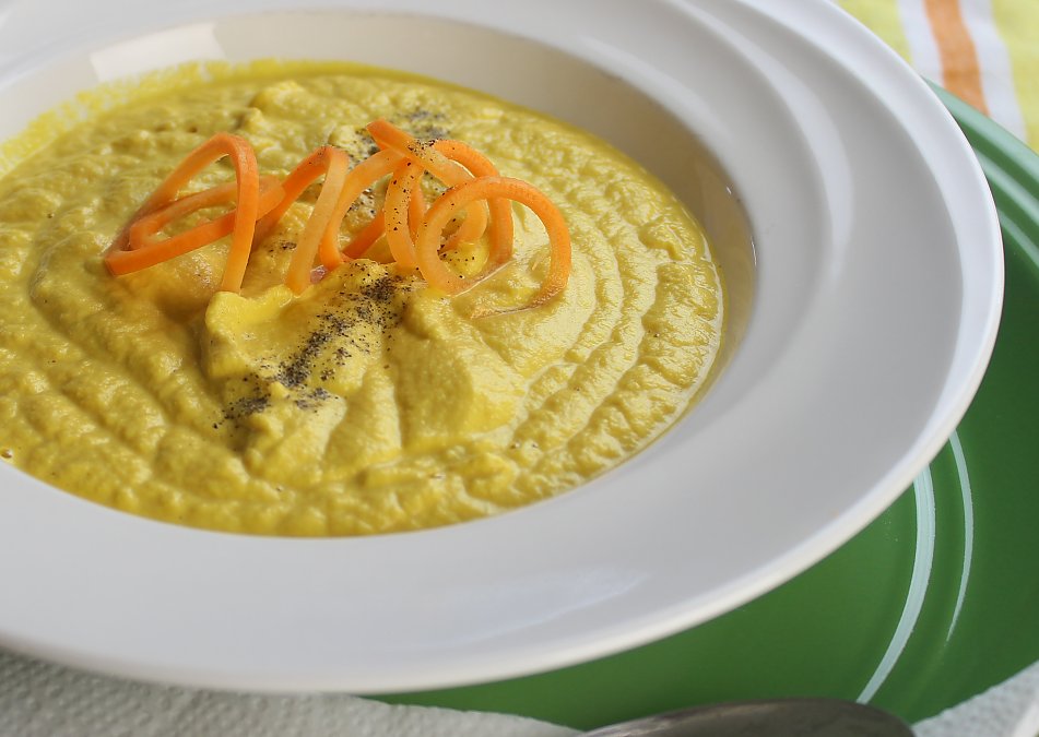 10 Delicious and Nutritious Raw Soup Recipes to Energize Your Day