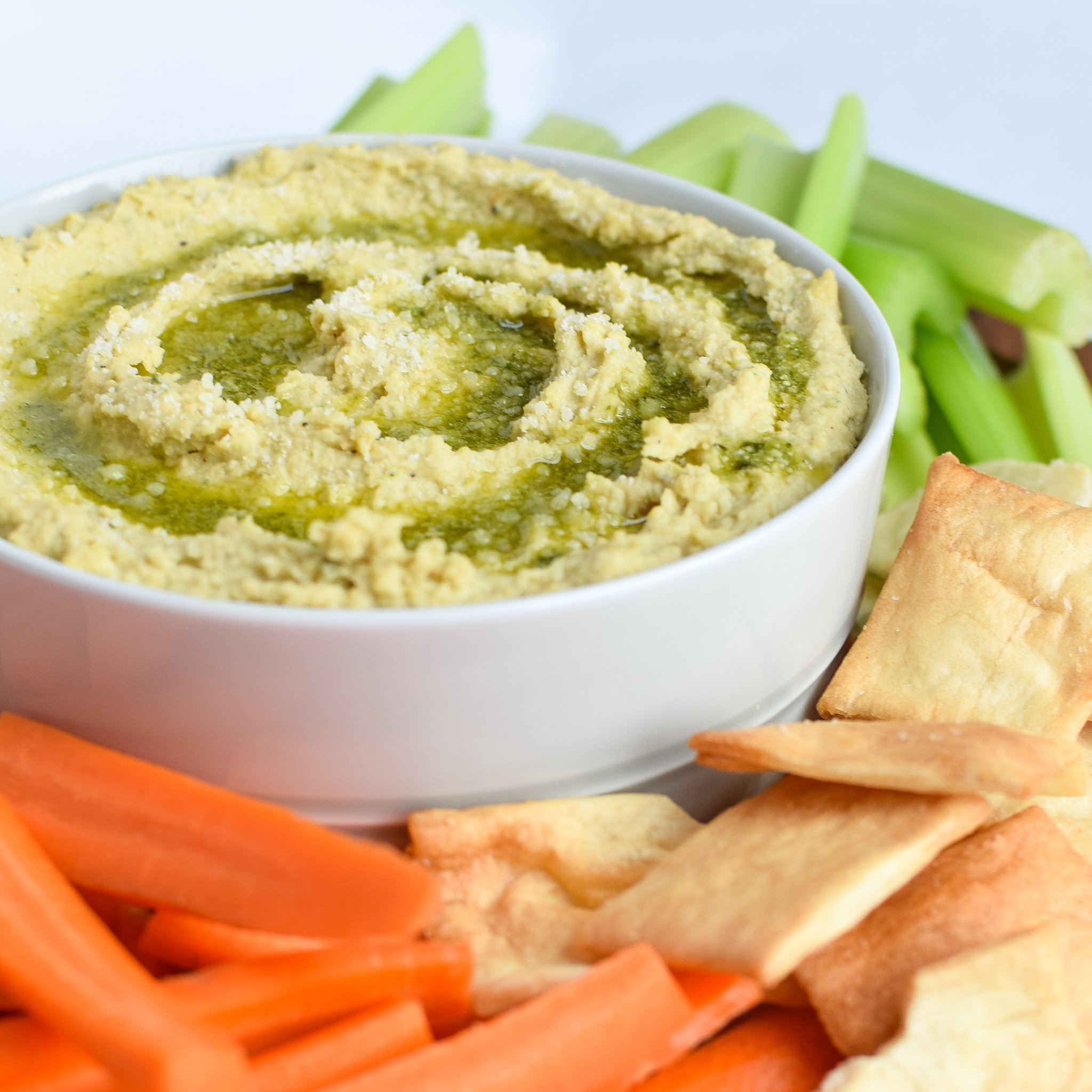 “Crunch into Health: Veggie Sticks with Hummus – The Perfect Snack Combo!”