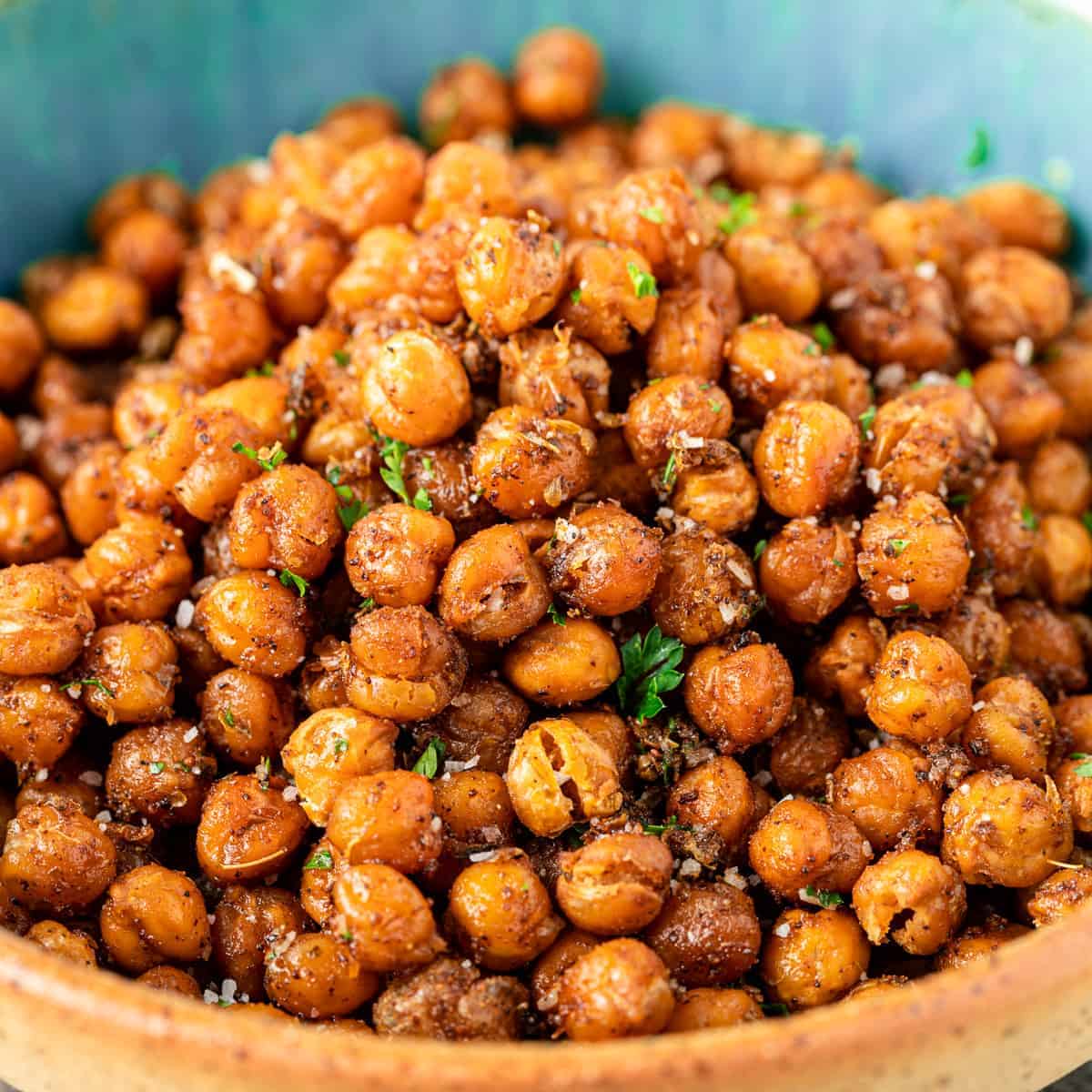 Crunchy and Nutritious: Roasted Chickpeas, the Perfect Snack Option
