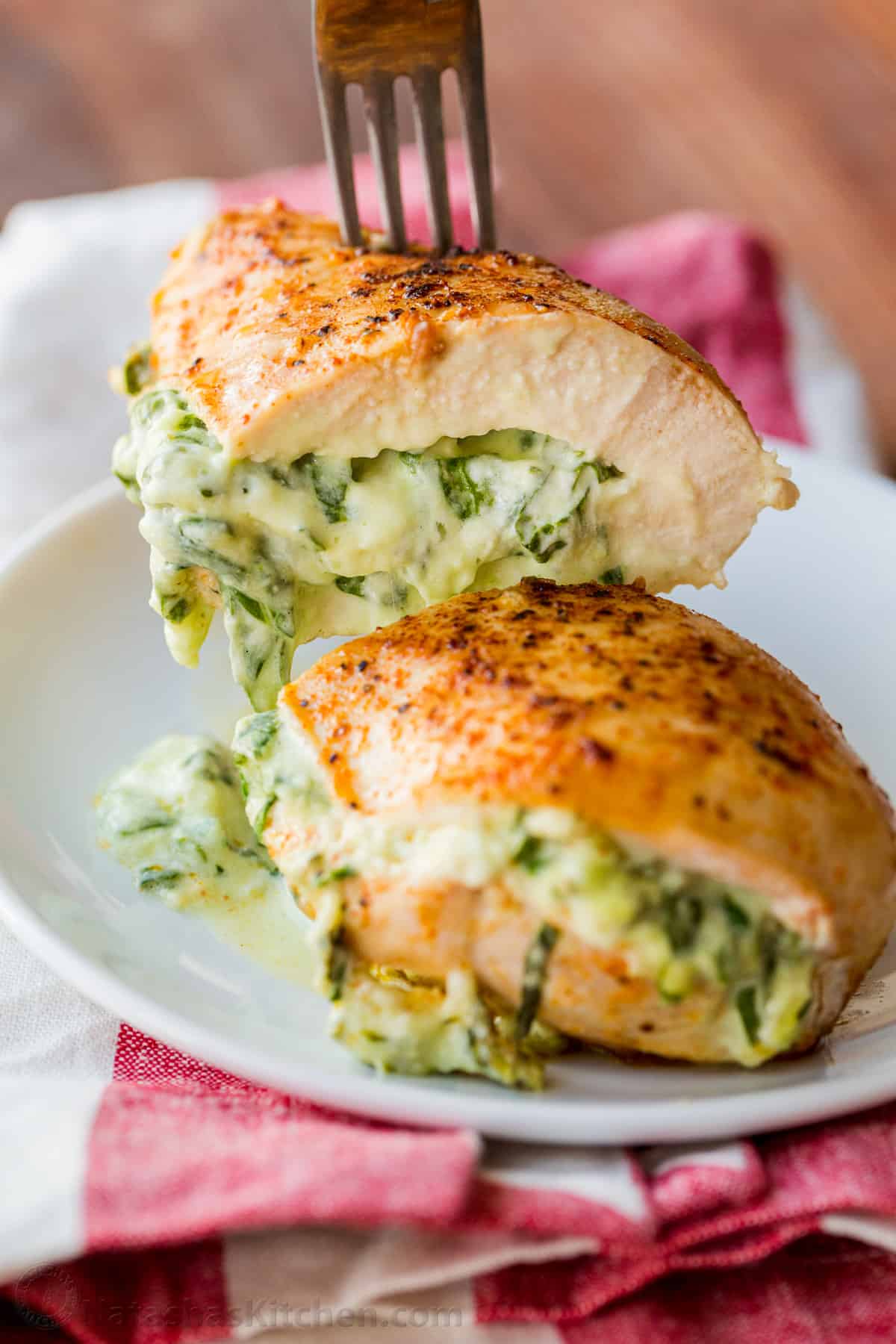 “Delicious and Nutritious: Spinach Stuffed Chicken Breasts are a Healthy Eating Hit!”