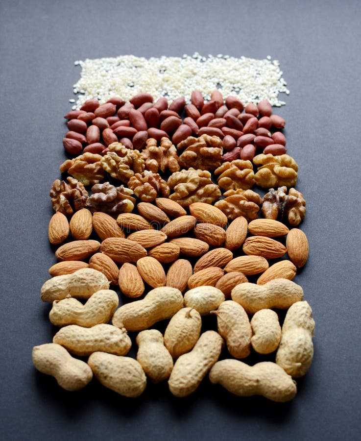 “Nuts and Seeds: Tiny Powerhouses Packed with Fiber and Nutrients!”