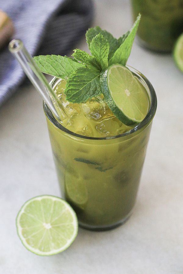 “Matcha Madness: Elevate Your Cocktails and Mocktails with this Superfood Twist!”