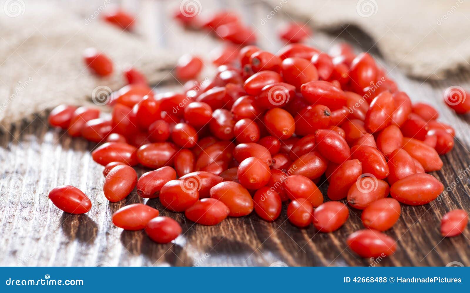 “Discover the Superfood Power of Goji Berries: Packed with Antioxidants and Nutrients!”