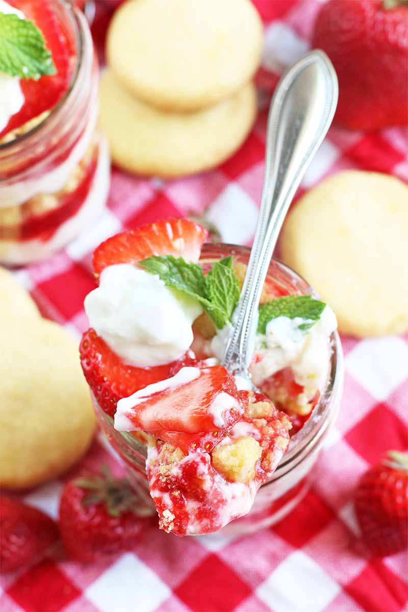 “Delicious and Nutritious: Strawberry Yogurt Parfait for a Healthy Breakfast or Snack”