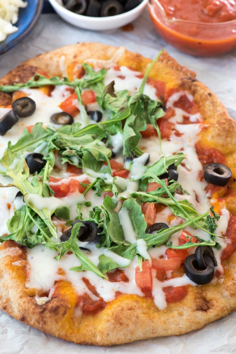 “Blackberry and Arugula Flatbread Pizza: A Delicious and Healthy Twist”