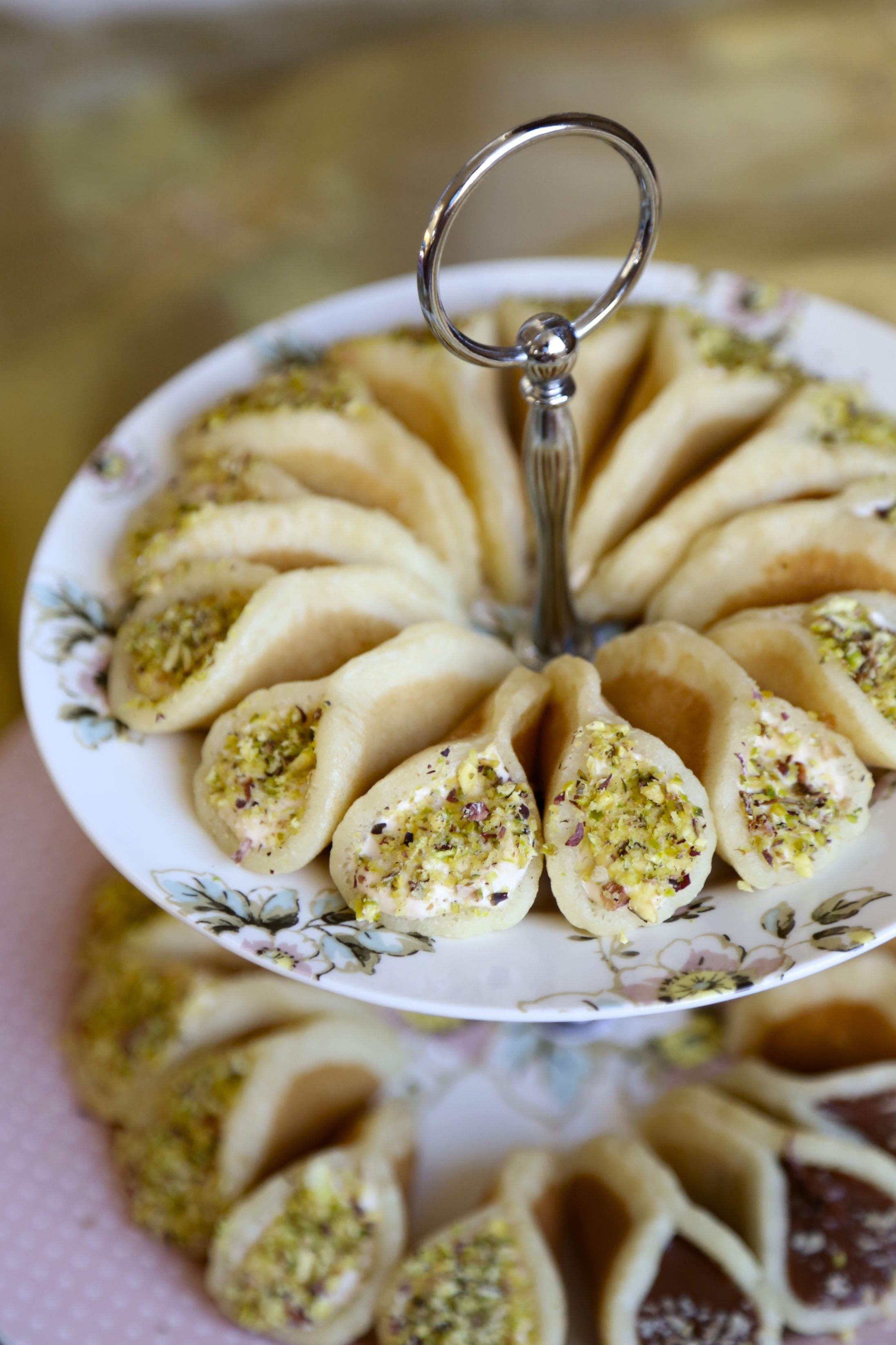 “Discover the Hidden Delights of Middle Eastern Desert Cuisine”