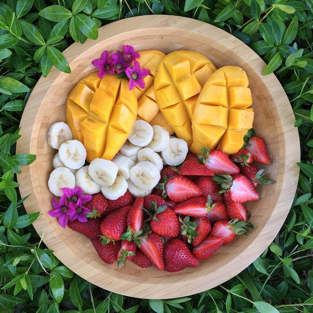 Mango in Tropical Fruit Bowls and Parfaits: A Delicious and Nutritious Twist