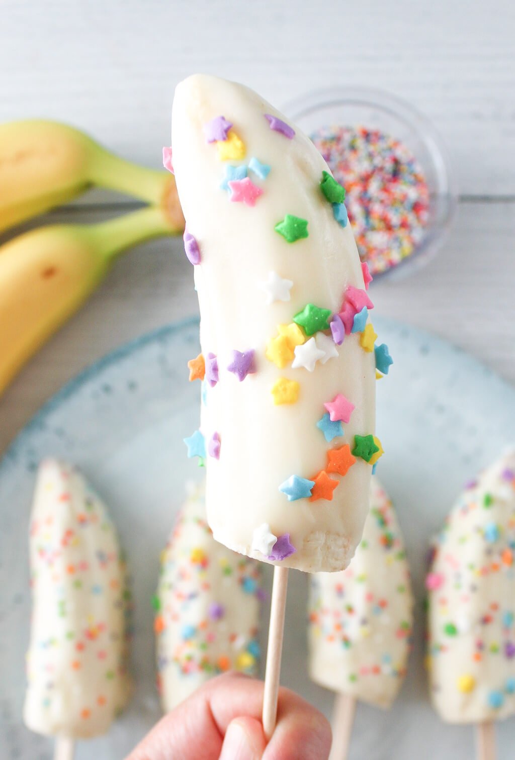 “Delicious and Nutritious: How to Make Homemade Frozen Banana Popsicles!”