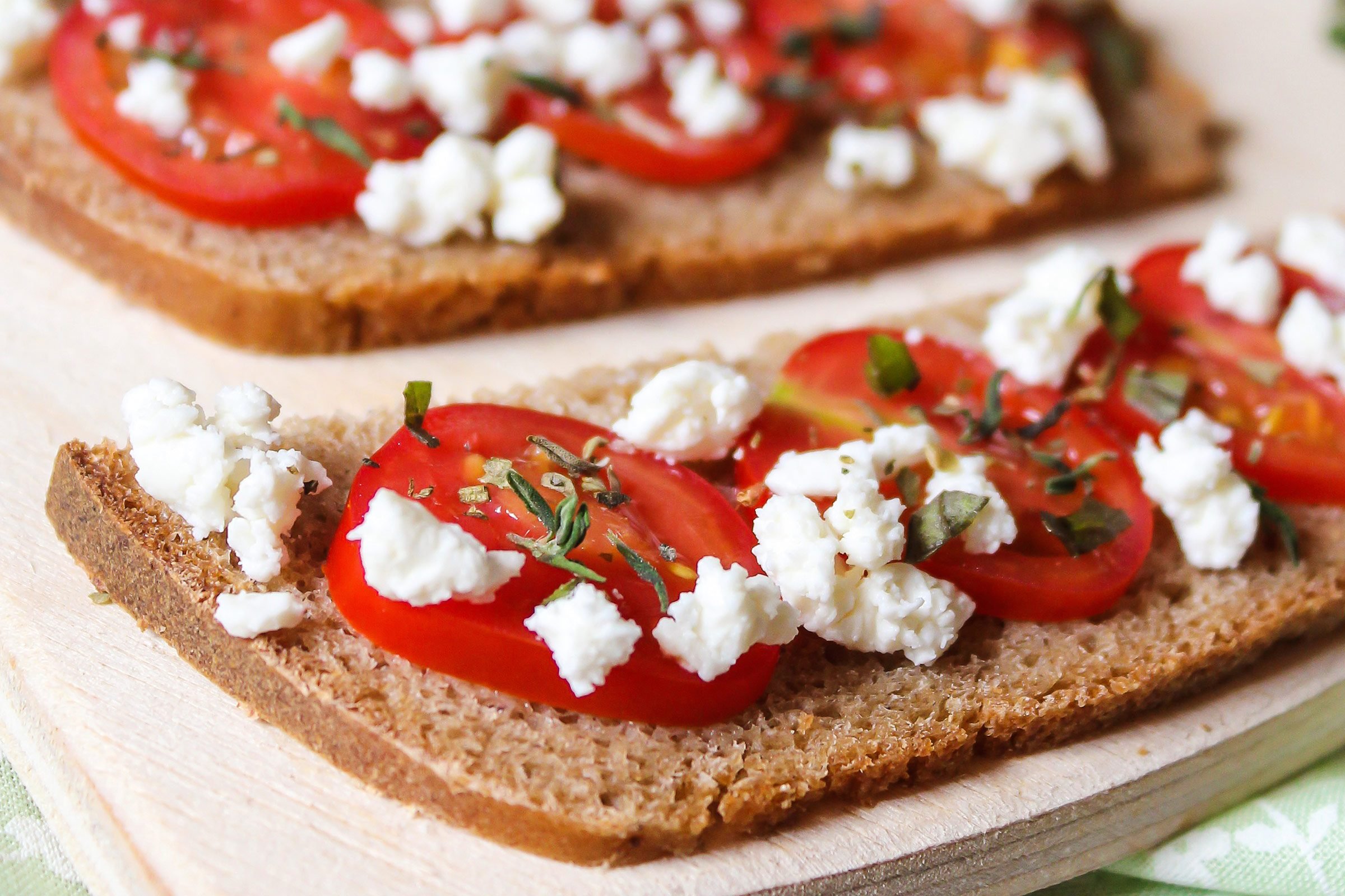 “Fuel Your Day with These Delicious and Nutritious Snack Ideas!”