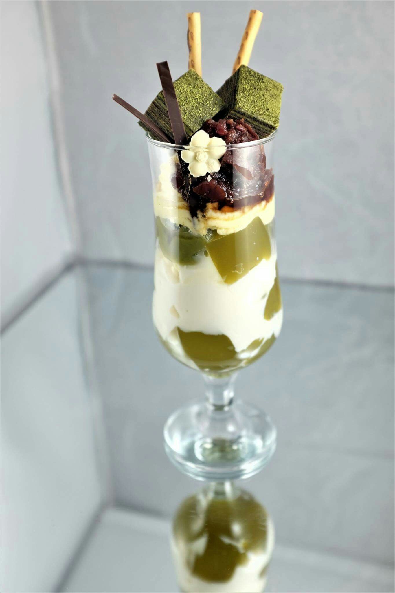“Indulge in the Delicious and Healthy Bliss of Matcha Yogurt Parfait!”