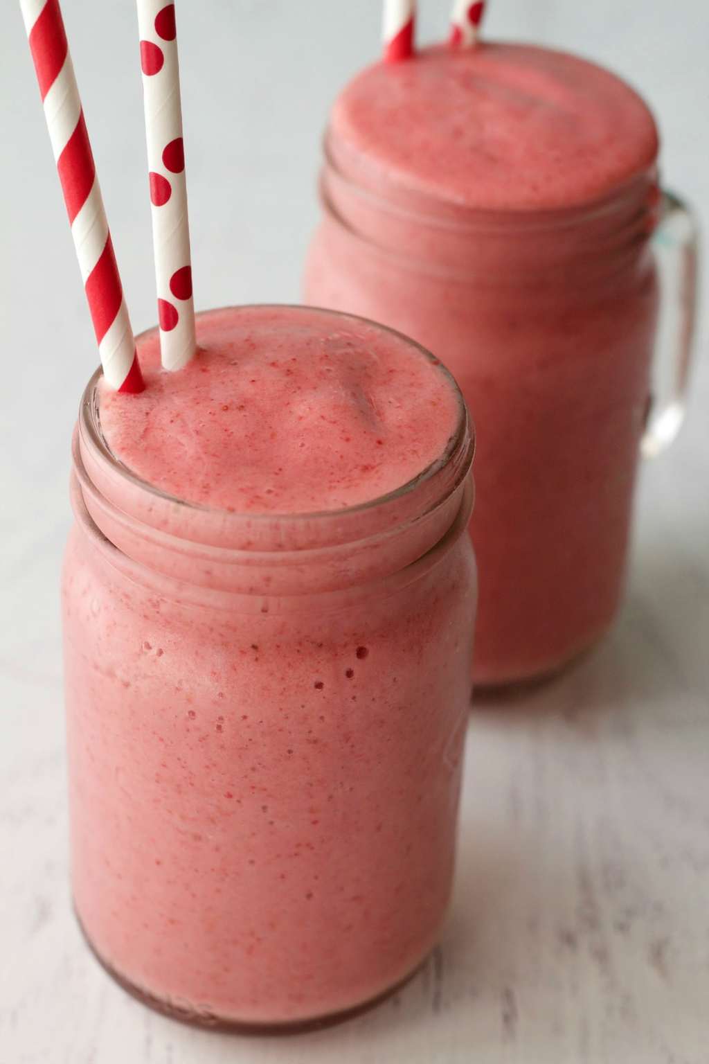 “Strawberry Smoothie: The Perfect Blend of Refreshment and Nutrition”