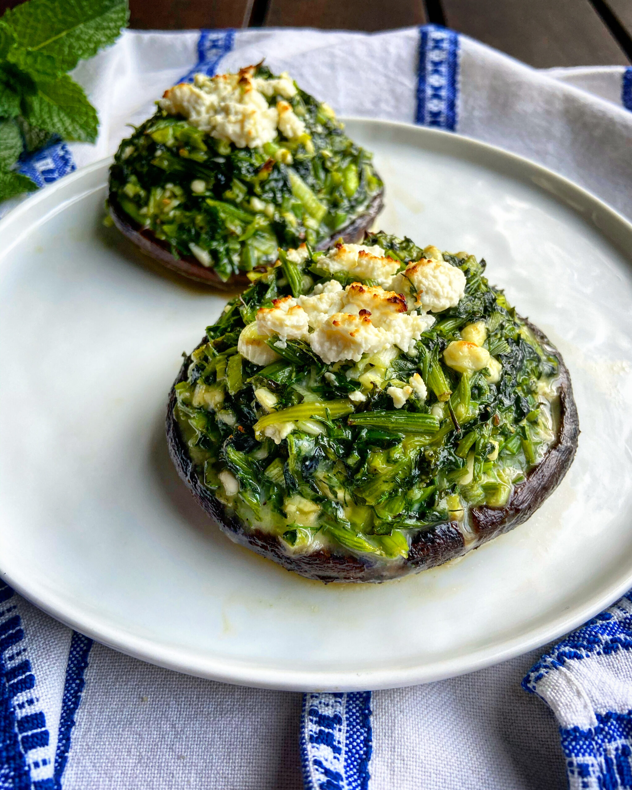 Impress Your Guests with Delicious and Healthy Spinach Stuffed Mushrooms