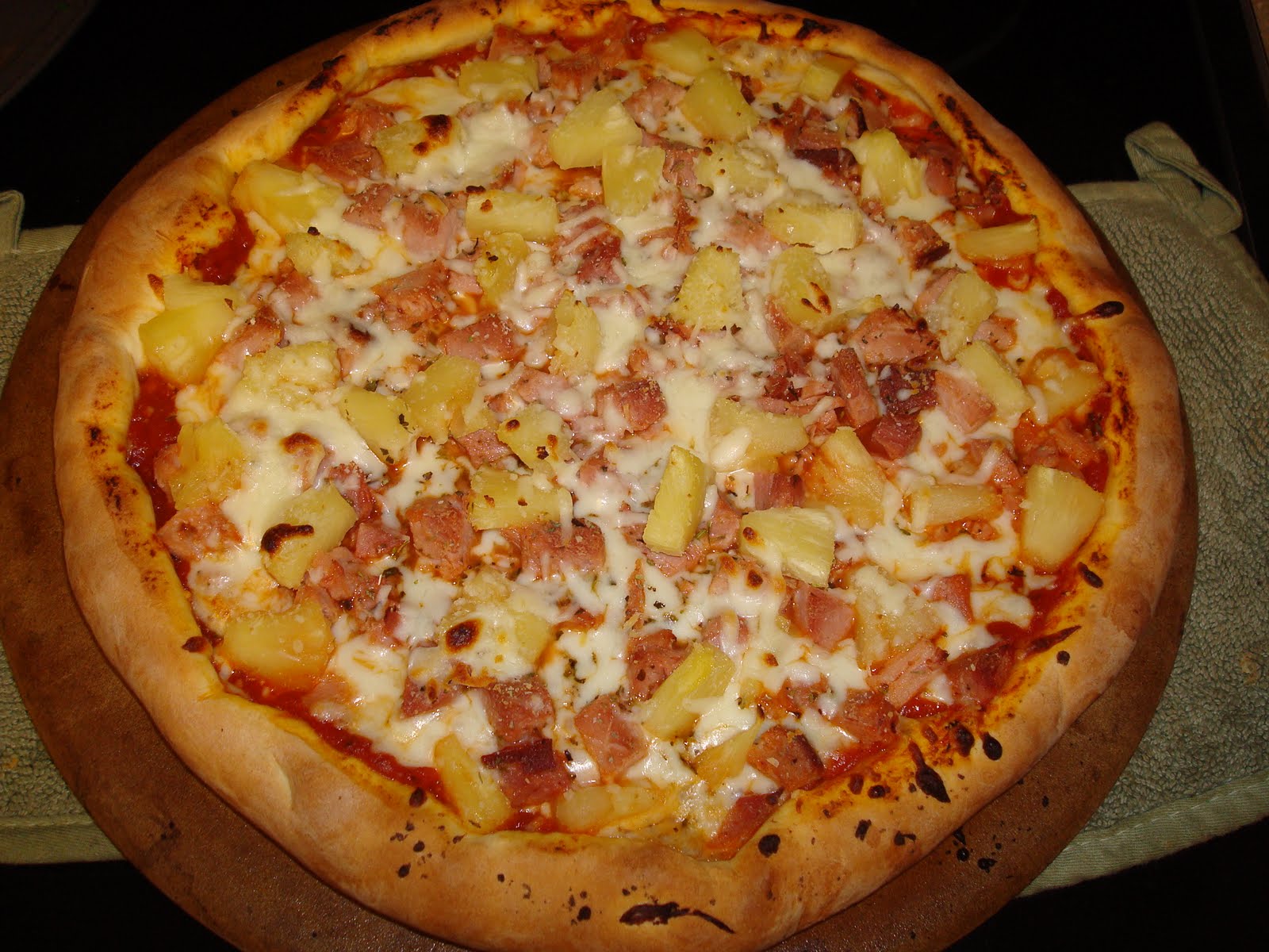 “15 Creative Pineapple and Ham Pizza Toppings to Satisfy Your Cravings!”