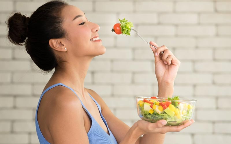 Mindful Eating vs. Emotional Eating: Striking a Healthy Balance with Food
