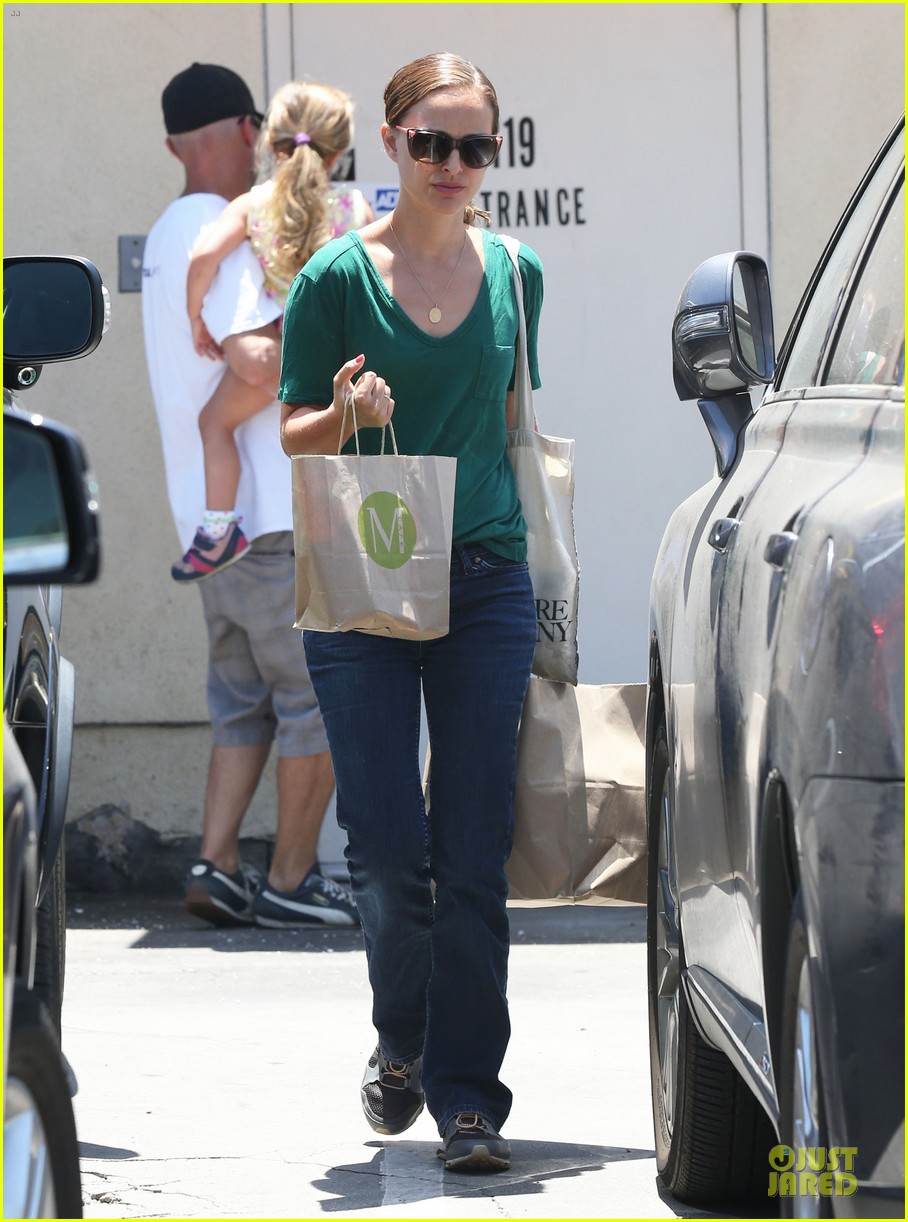 Natalie Portman’s Guide to Healthy Eating Habits