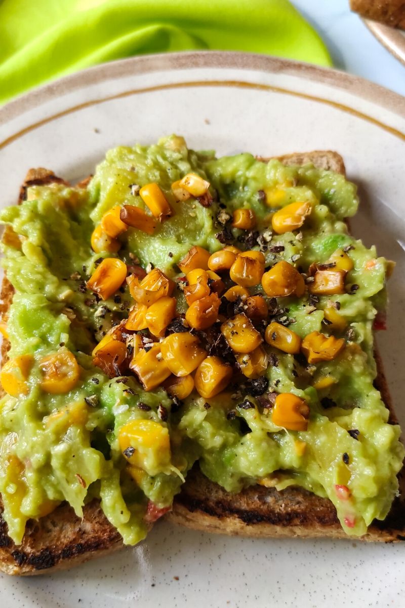 “Get a Taste of Paradise with Pineapple Avocado Toast: A Tropical Twist on a Classic Favorite”