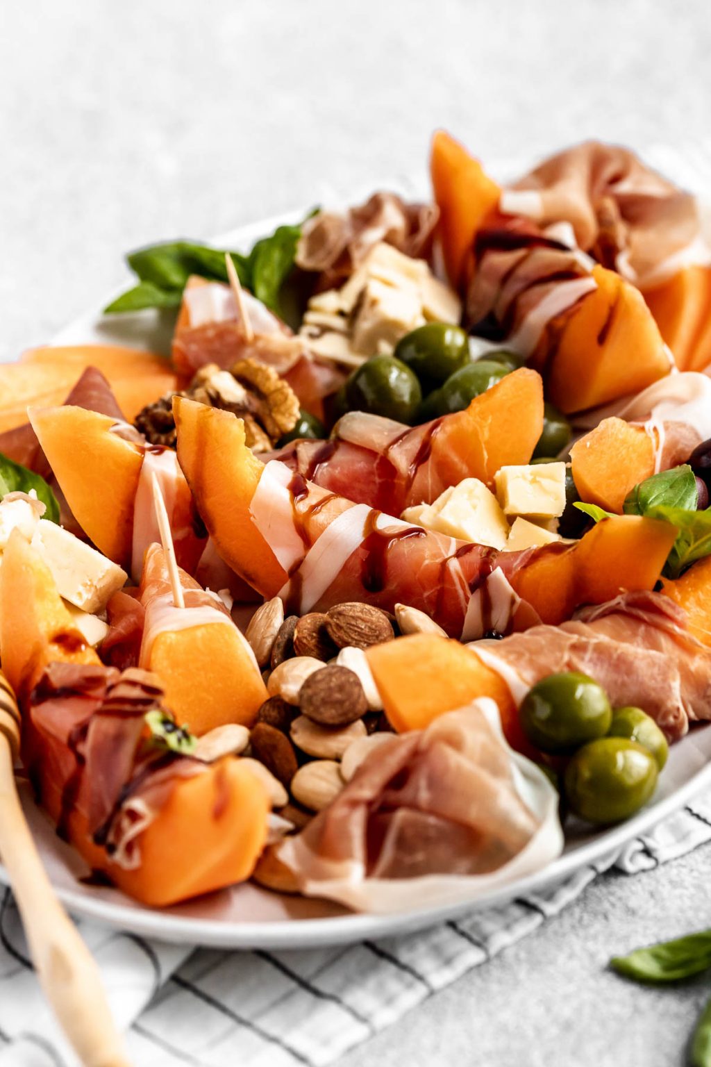 Impress Your Guests with this Irresistible Cantaloupe and Prosciutto Appetizer!