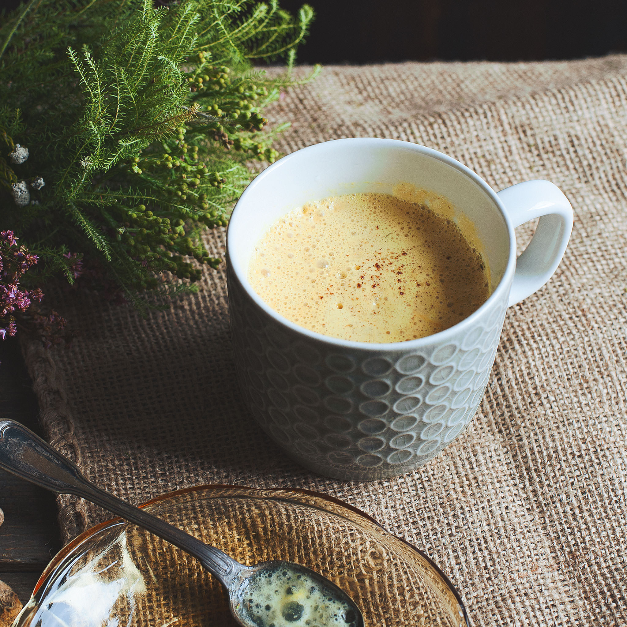 Unveiling the Golden Trend: Turmeric Latte Takes Center Stage in Healthy Eating